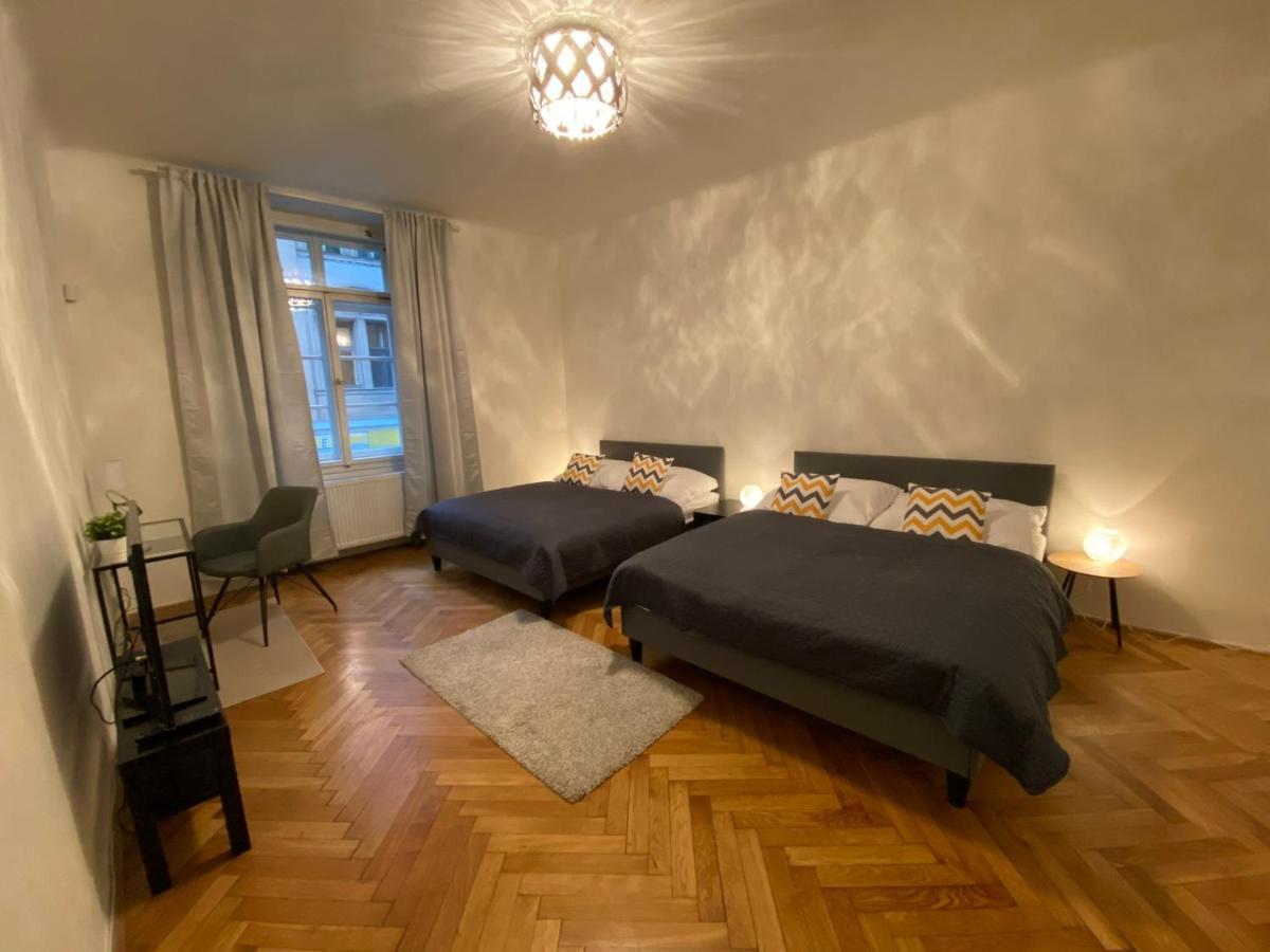 Spacious Apartment On Wenceslas Square براغ المظهر الخارجي الصورة